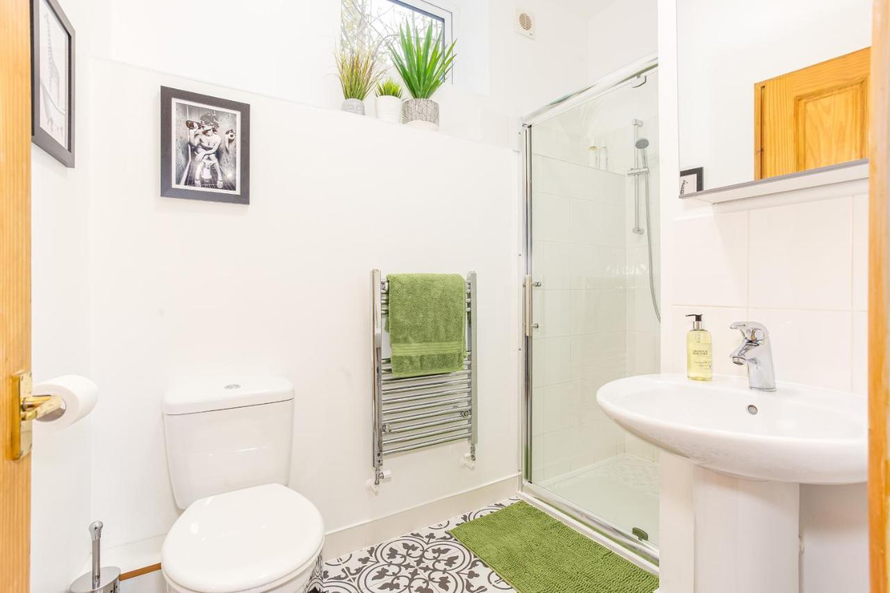 Byevo Oswestry Barn - Quirky Romantic Retreat Or Cosy Contractor Base Extérieur photo