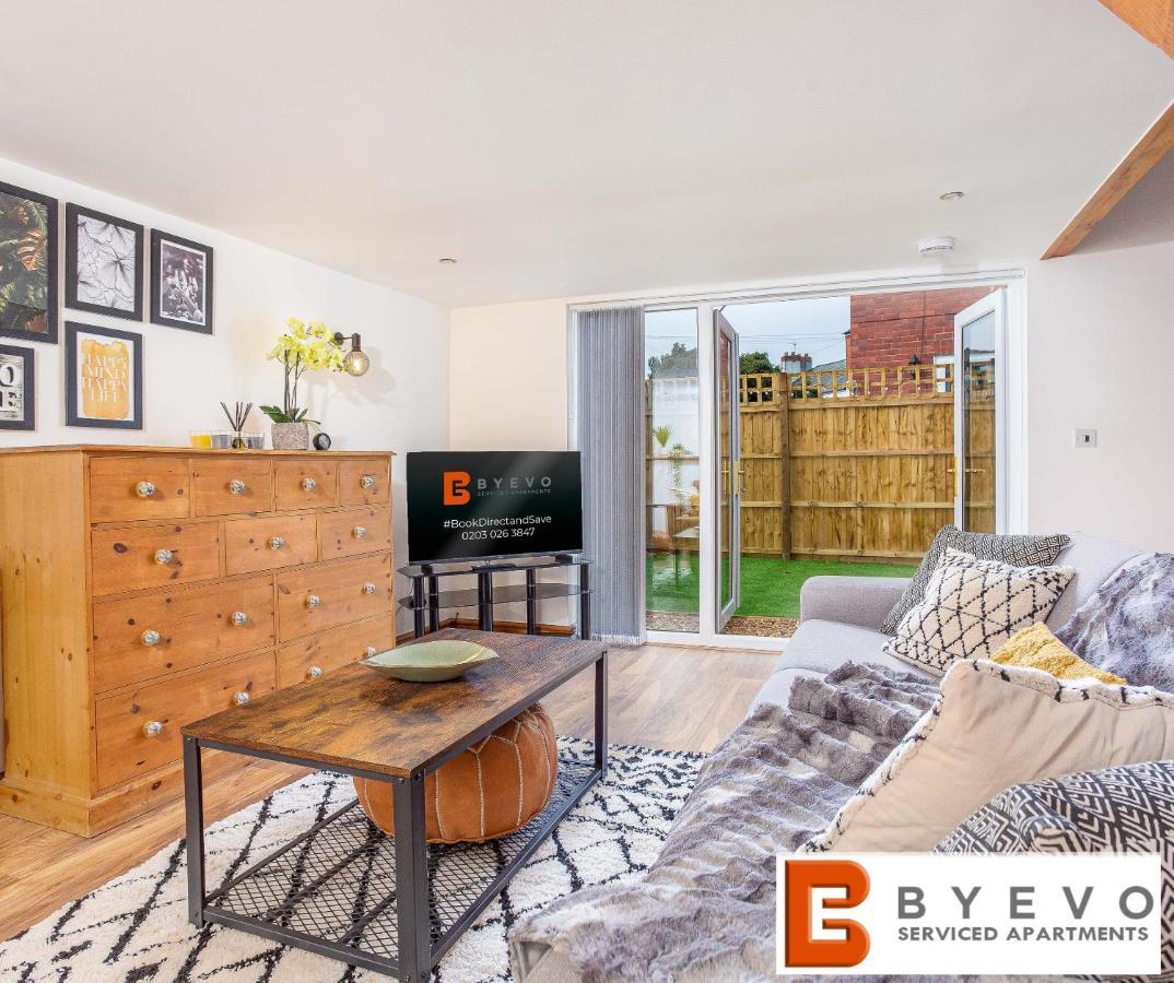 Byevo Oswestry Barn - Quirky Romantic Retreat Or Cosy Contractor Base Extérieur photo