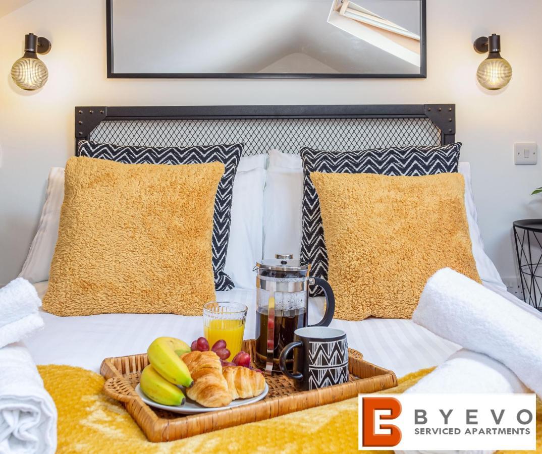 Byevo Oswestry Barn - Quirky Romantic Retreat Or Cosy Contractor Base Extérieur photo