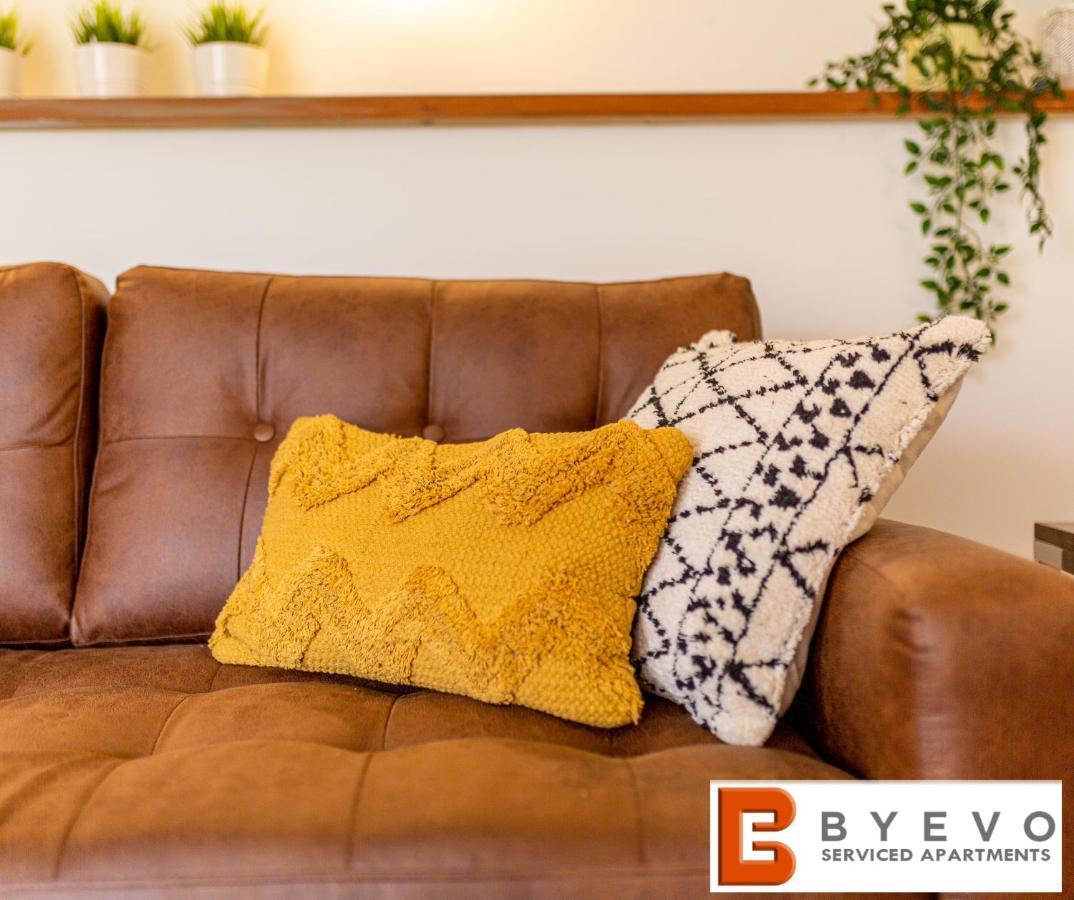 Byevo Oswestry Barn - Quirky Romantic Retreat Or Cosy Contractor Base Extérieur photo