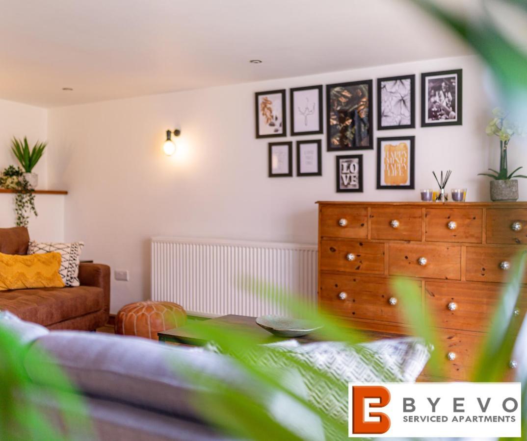 Byevo Oswestry Barn - Quirky Romantic Retreat Or Cosy Contractor Base Extérieur photo