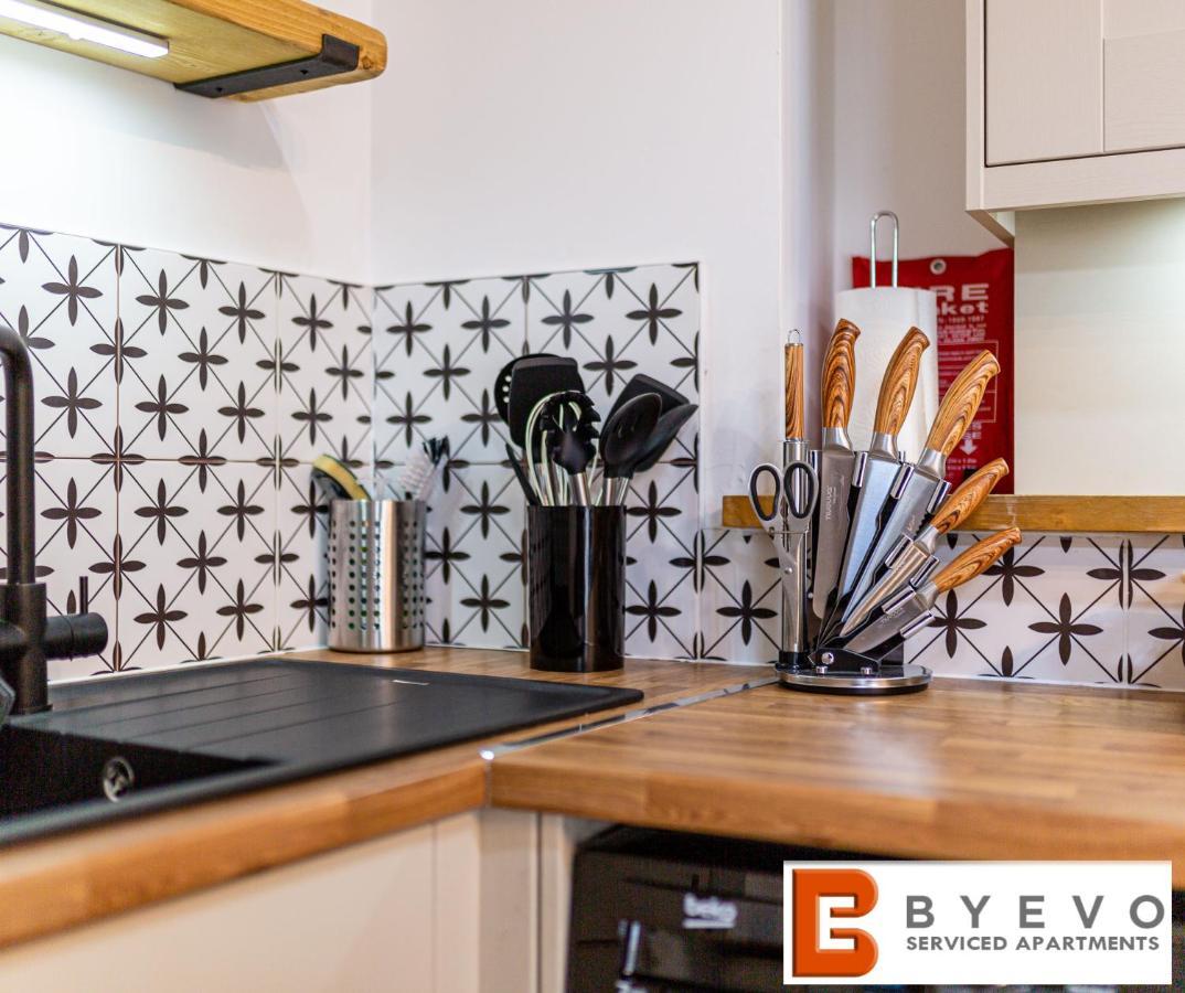 Byevo Oswestry Barn - Quirky Romantic Retreat Or Cosy Contractor Base Extérieur photo