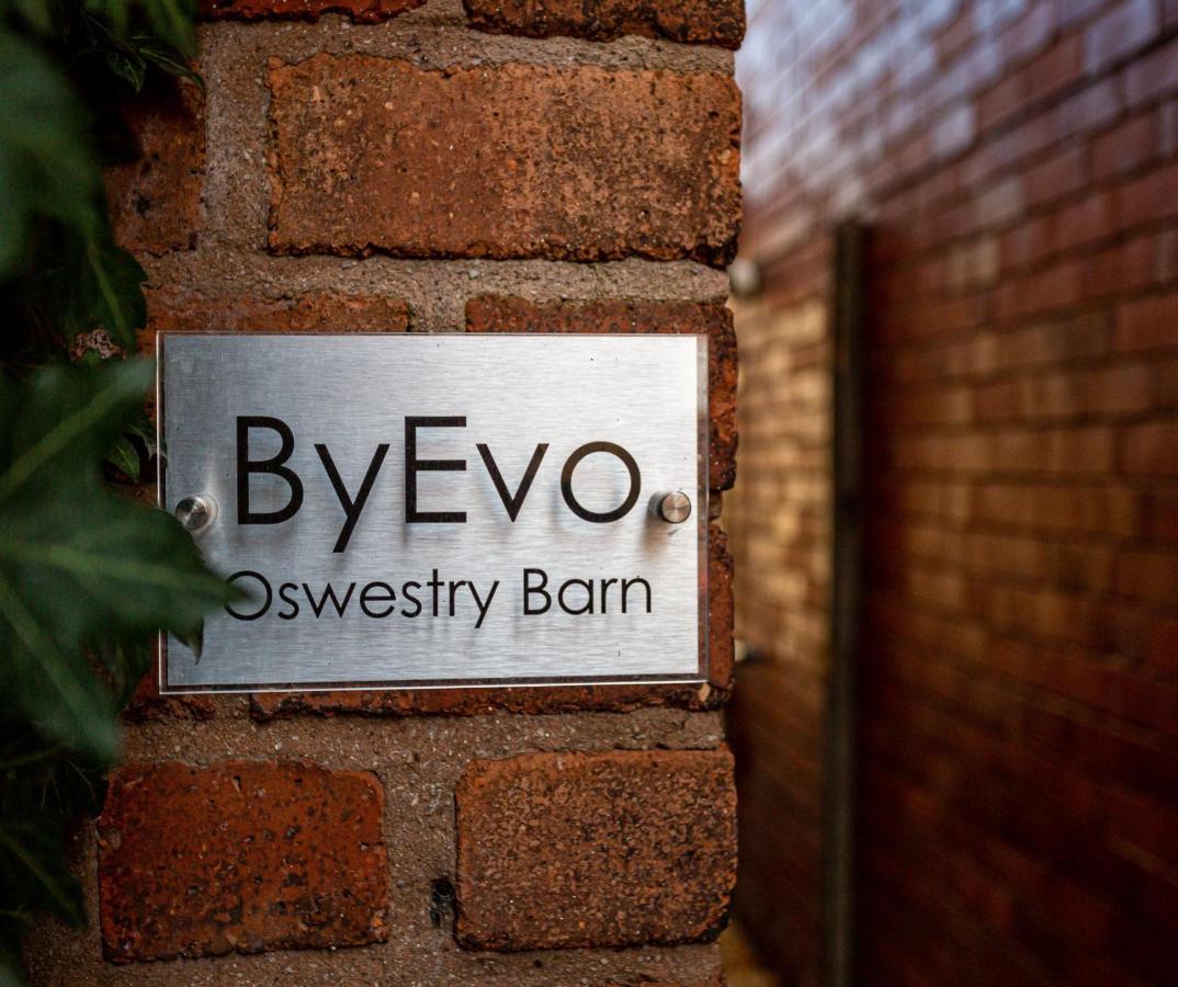 Byevo Oswestry Barn - Quirky Romantic Retreat Or Cosy Contractor Base Extérieur photo
