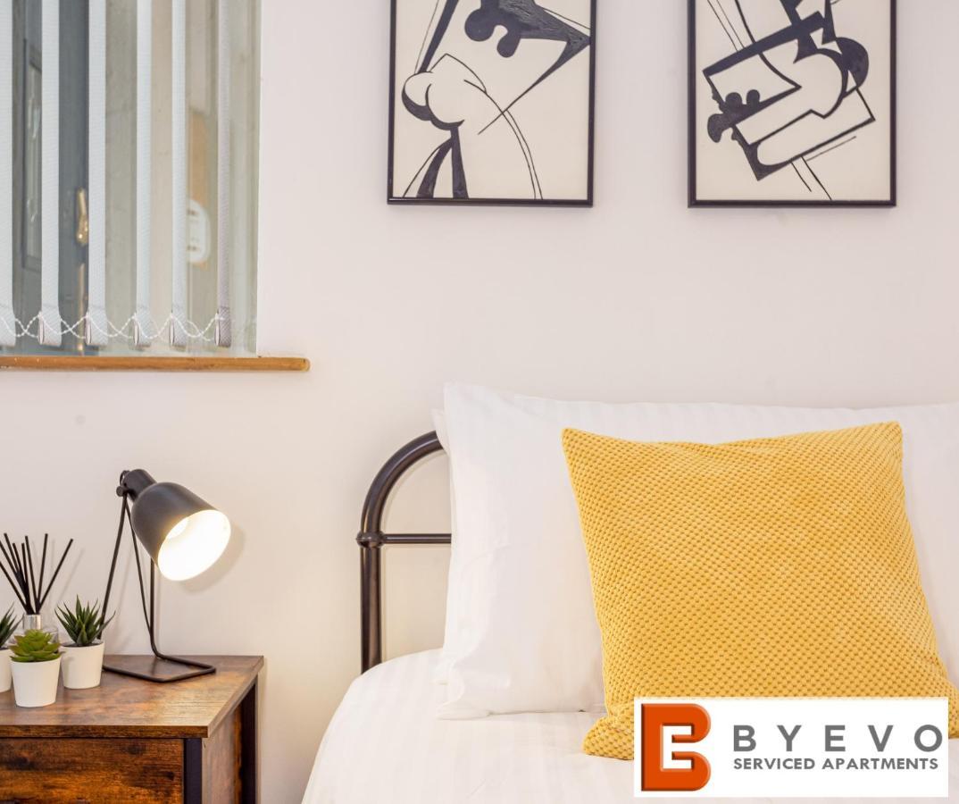 Byevo Oswestry Barn - Quirky Romantic Retreat Or Cosy Contractor Base Extérieur photo