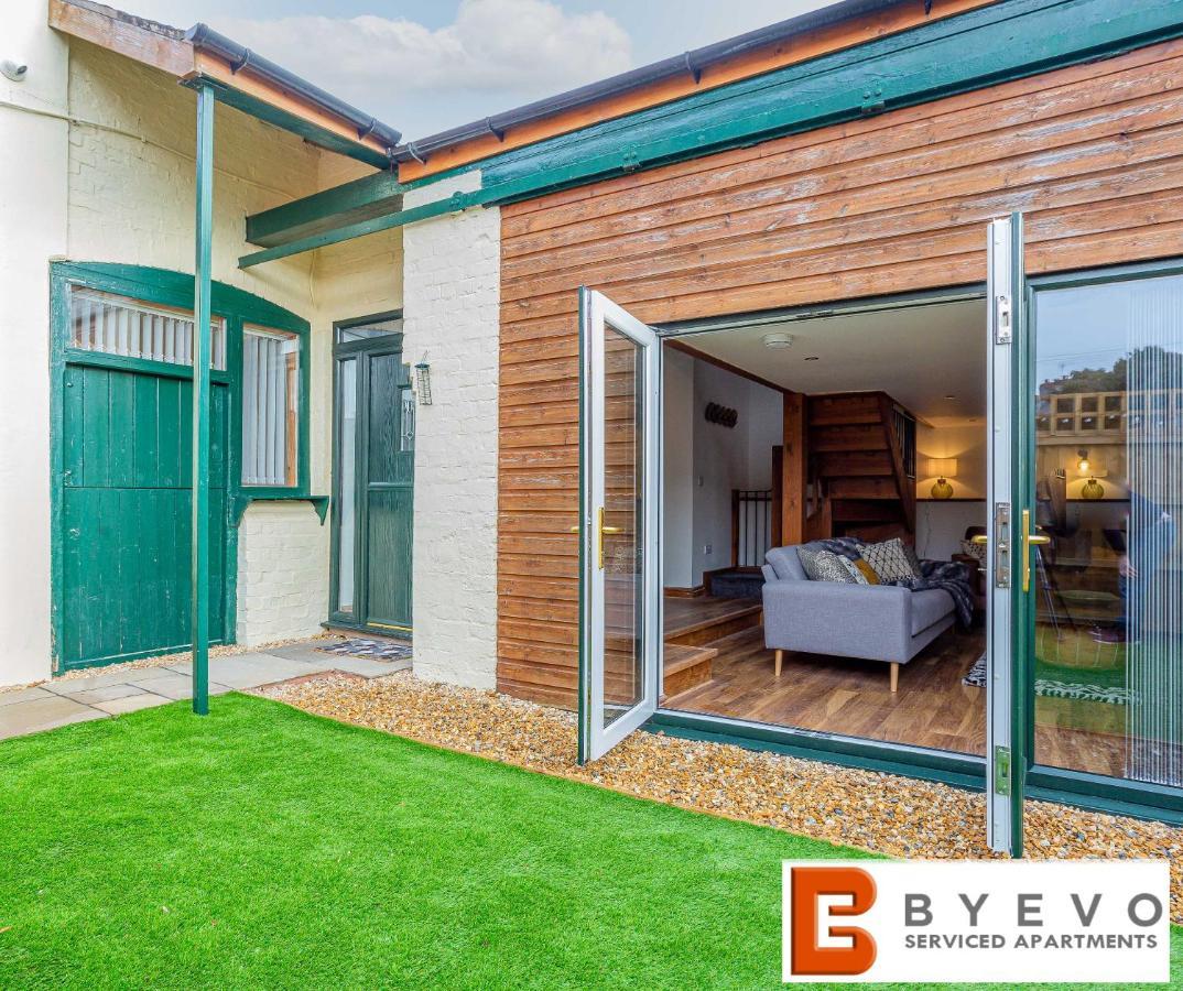 Byevo Oswestry Barn - Quirky Romantic Retreat Or Cosy Contractor Base Extérieur photo