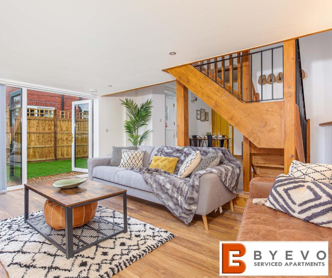 Byevo Oswestry Barn - Quirky Romantic Retreat Or Cosy Contractor Base Extérieur photo